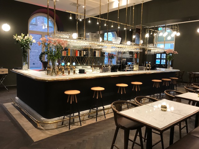 Bar och restauranginteriör